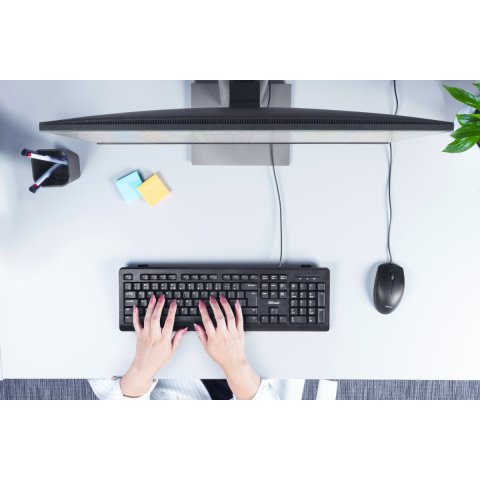 Teclado Trust Tk-150 Tamaño Compacto Tecleado Silenciado Resistente A Los Vertidos Cable 1.8m 23982 