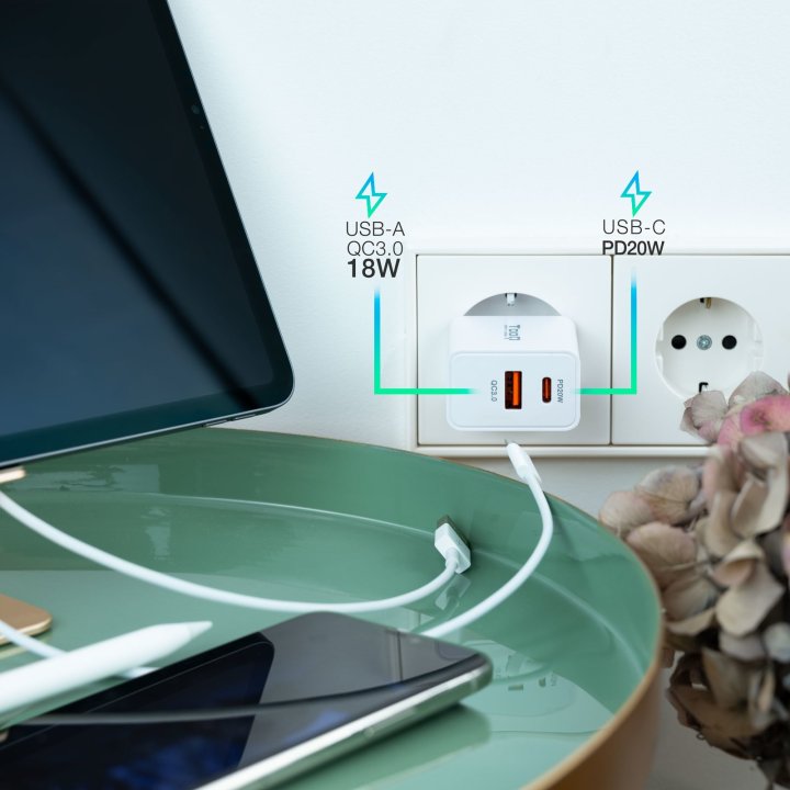 Cargador De Pared Tooq Tqwc-2sc04wt Usb-c+usb-a 4.8a (20w) Total Color Blanco