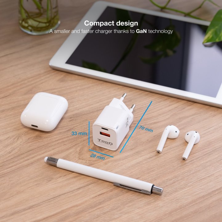 Cargador De Pared Tooq Tqwc-ganqcpd30wt Usb-c Pd + Usb-a Qc 30w Blanco