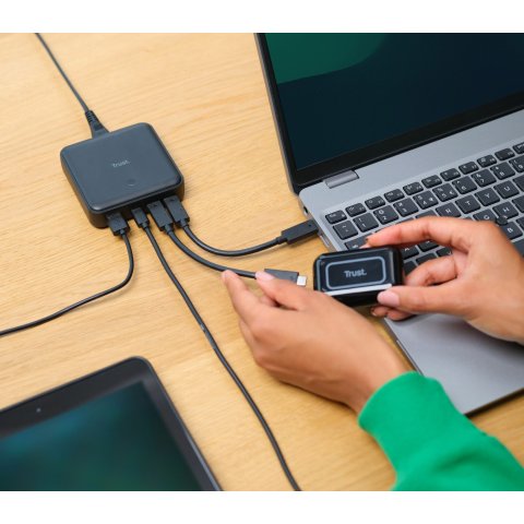 Cargador De Sobremesa Trust 25242 100w 3xusb-c 1xusb-a Pd 3.0