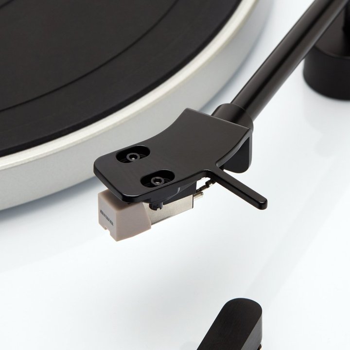 Tocadiscos Bluetooth Aiwa Apx-680bt Black Alta Precision Bt 5.0 Plato De Metal 27.5cm Tres Velocidades 33, 1 3 ,45 Rpm Lector
