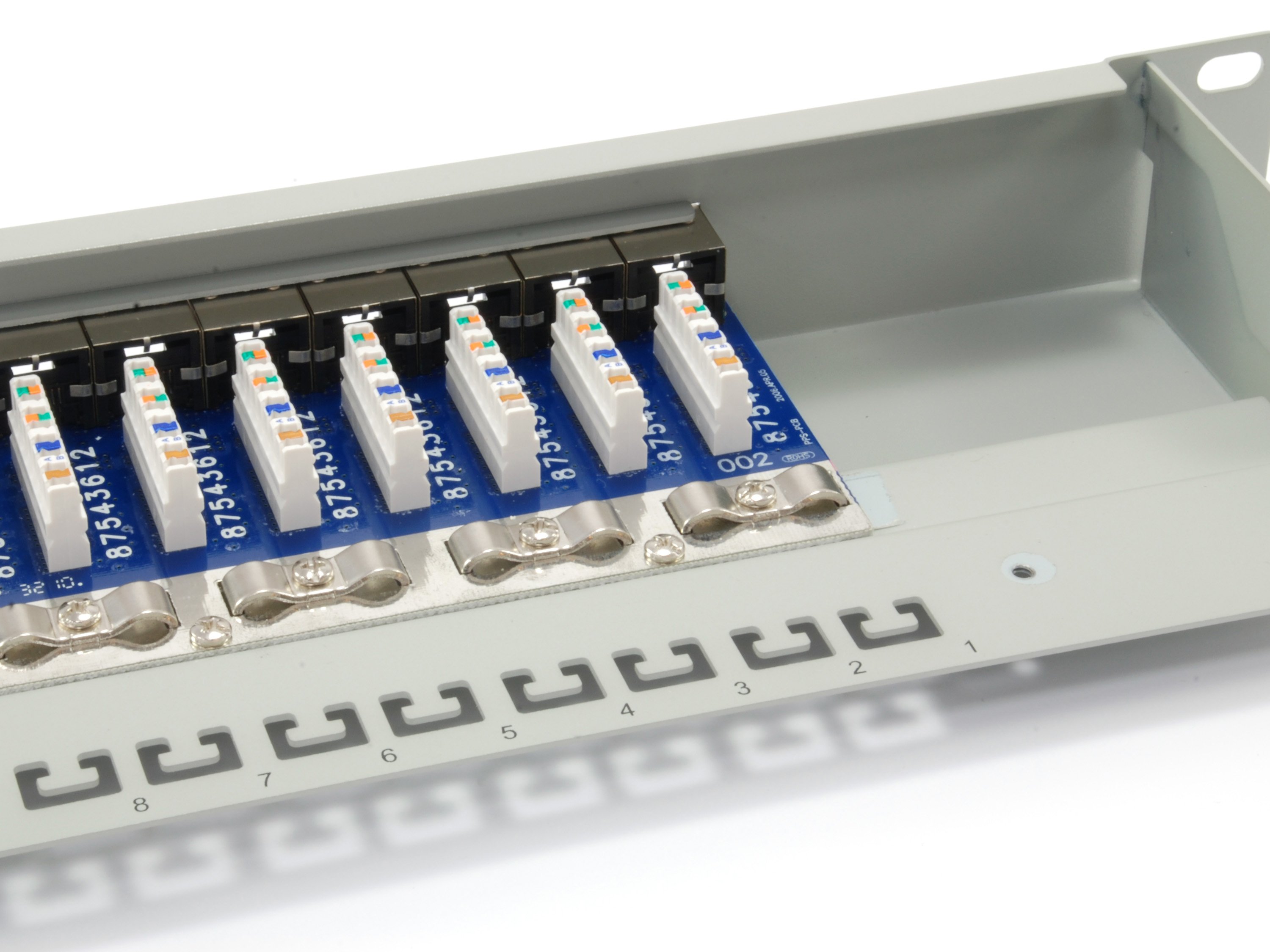 Patch Panel 24 Puertos Premium Categoria 6 Apantallado Color Gris Claro — vista detalle 2