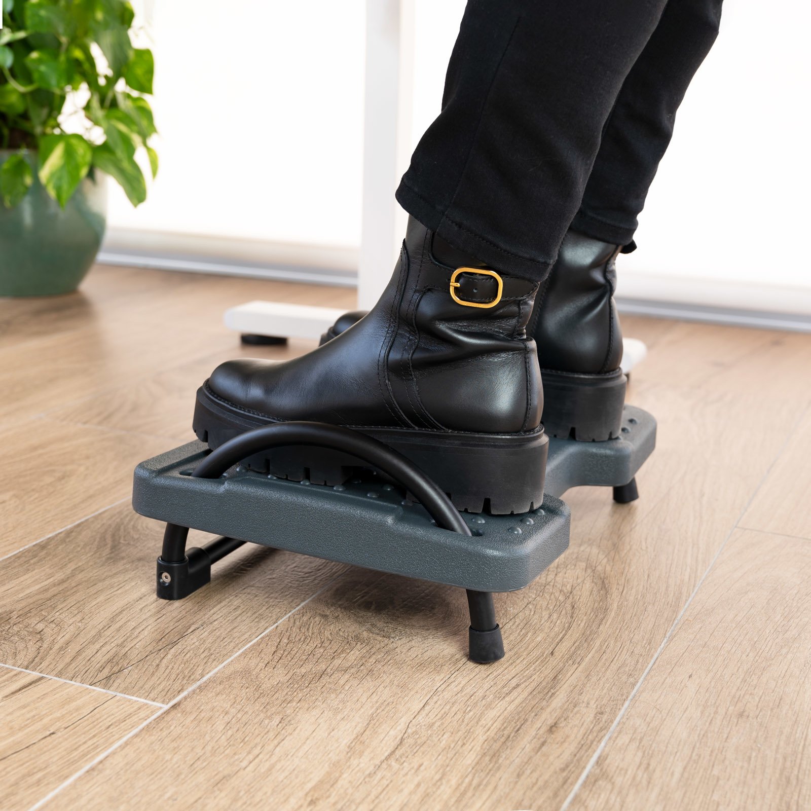 Reposapies TQFR0601-G Ajustable en Inclinacion Color Negro 4