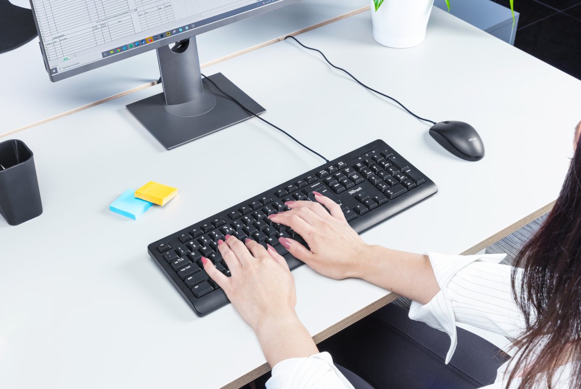 TRUST TK-150 — Teclado compacto silenciado resistente a derrames 2