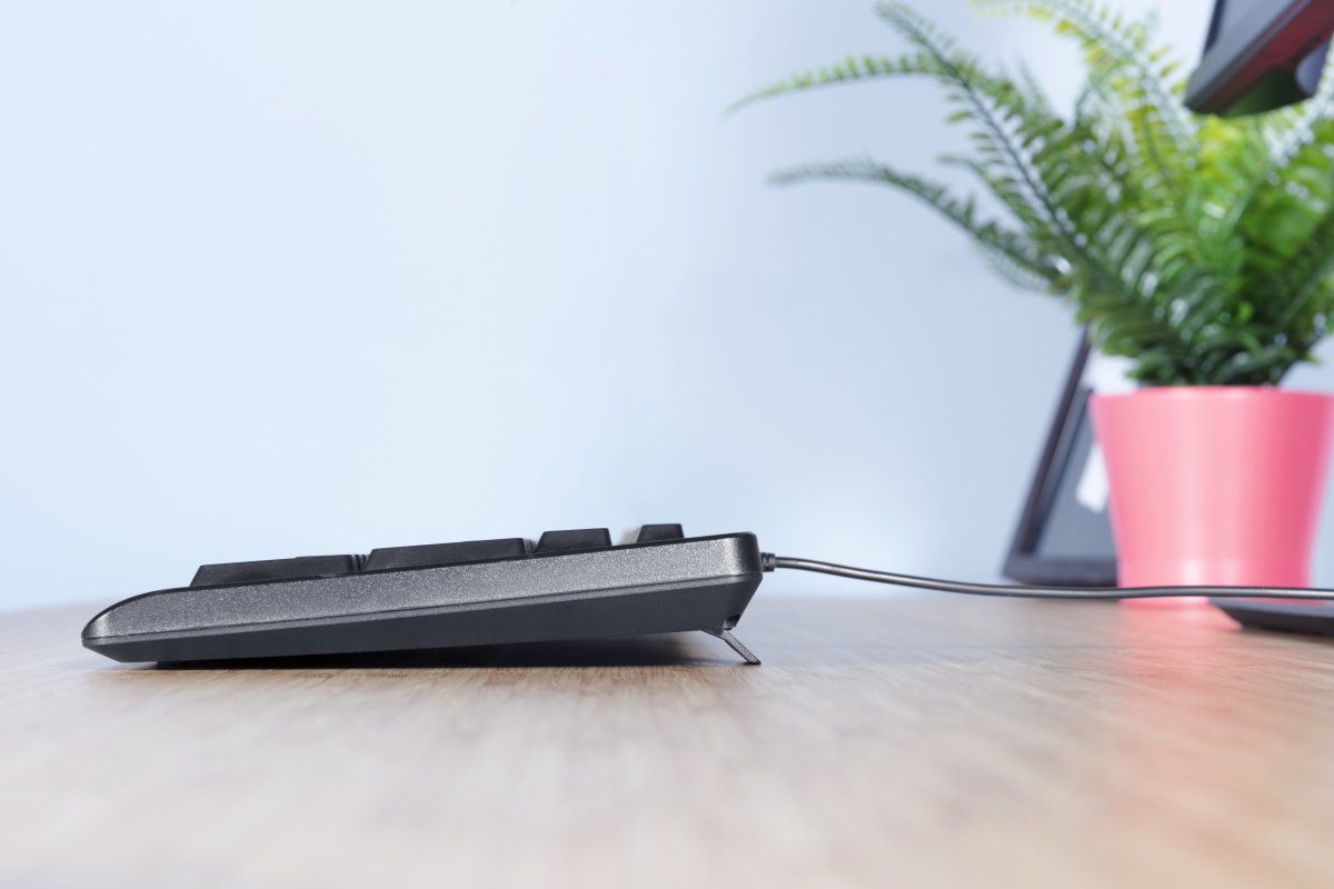 TRUST TK-150 — Teclado compacto silenciado resistente a derrames 5