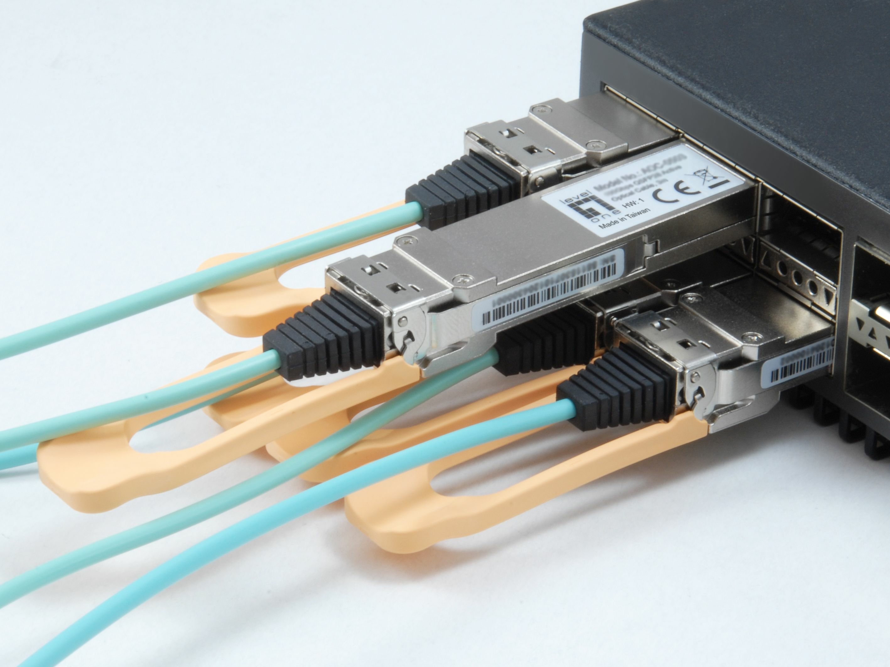 Cable Transceiver Optico QSFP28 AOC-0501 100GB 1M — vista detalle 2