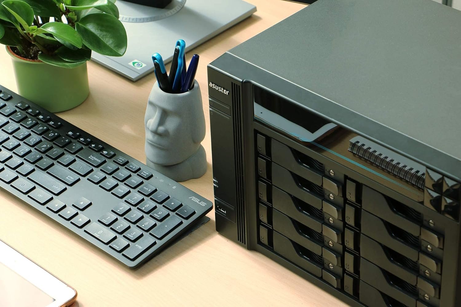 Servidor NAS Lockestor Pro AS7110T 10 Bahias Intel 9TH XEON E-2224 QUAD 3.4GHZ 8GB 2x2.5GbE 2x10GbE RAID 0.1 JBOD SATA6GB USB 3.2 4