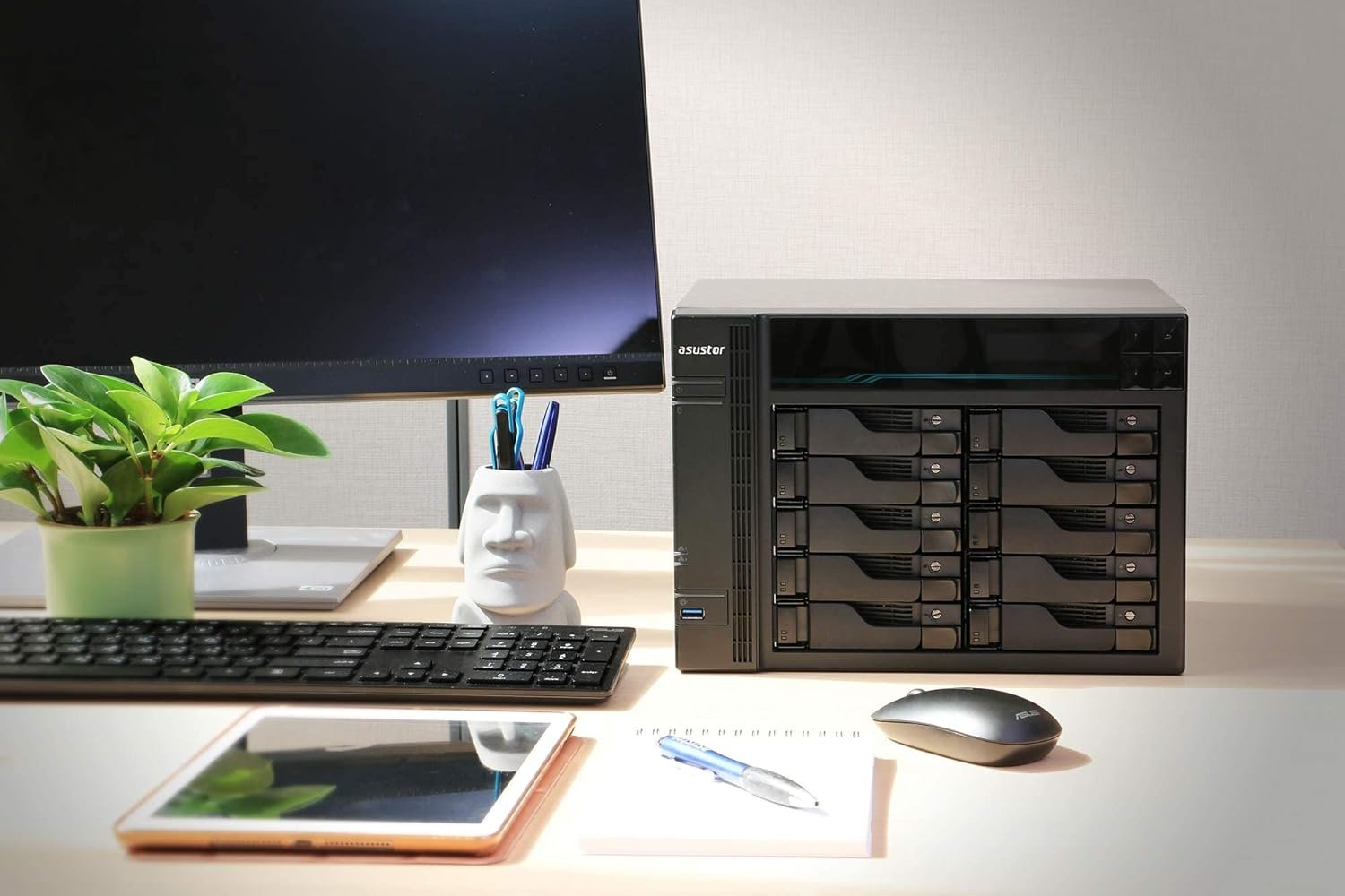 Servidor NAS Lockestor Pro AS7110T 10 Bahias Intel 9TH XEON E-2224 QUAD 3.4GHZ 8GB 2x2.5GbE 2x10GbE RAID 0.1 JBOD SATA6GB USB 3.2 5
